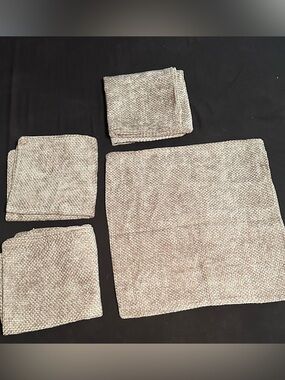 Nwot Biege deco pillow cases